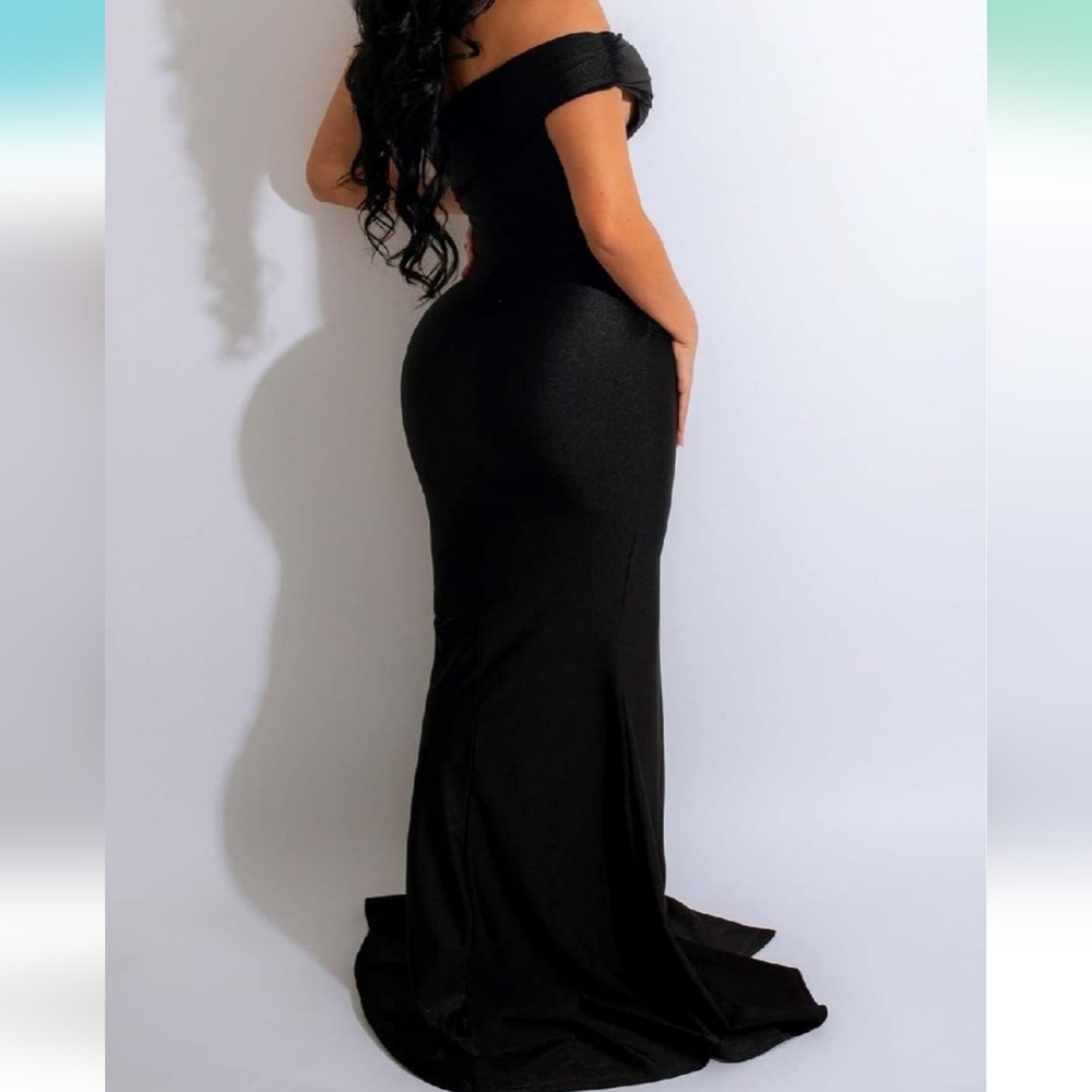 Elegant Black Off-Shoulder Evening Gown With High Split - Picture 3 of 7